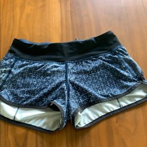 Lululemon speed shorts 2 navy black white EUC